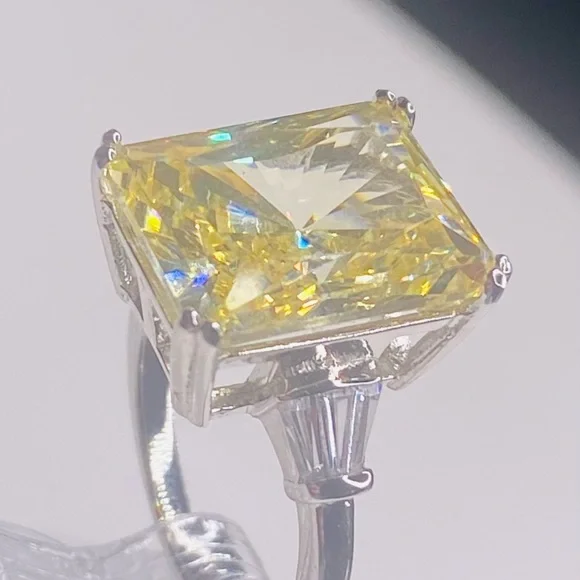 CANARY YELLOW 10 CARAT EMERALD CUT SIMULATED STONE SET IN STERLING SILVER - Picture 4 of 7